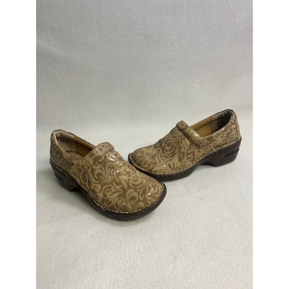 Boho Retro b.o.c. Born Concept Womens 8M Tan Scroll Paisley Patent Clogs Comfort